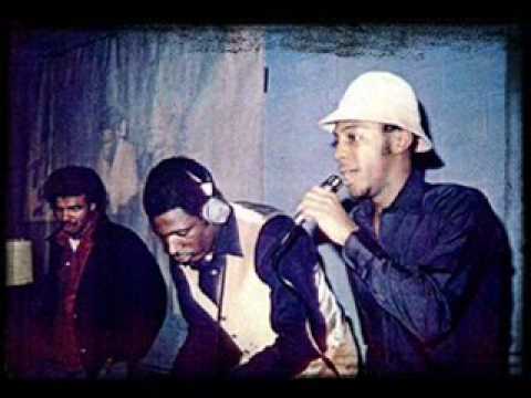 download lagu mp3 mp4 Bee Busy, download lagu Bee Busy gratis, unduh video klip Bee Busy