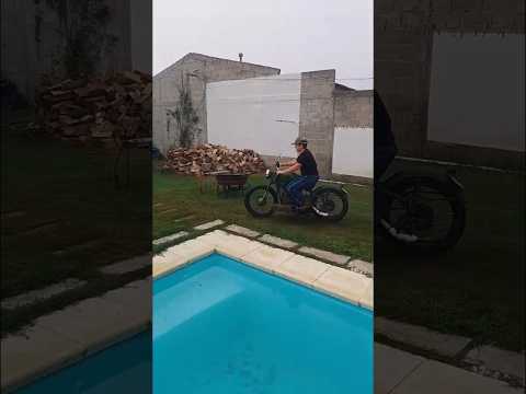 #Colonia Cosmopolita!!! Hoy Libertad! #Moto Sparta del 50 con motor estacionario Bernard del 49