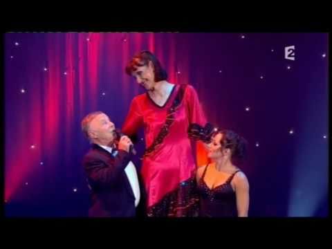 Agnes Nemeth 2m02 avec homme d' 1m58 et femme d' 1m50.