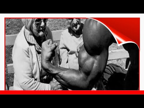 20 Vintage Photographs Of A Very Young Arnold Schwarzenegger Showing Off His Muscles To Ladies In !