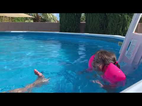 My little cousin learning how to swim😩