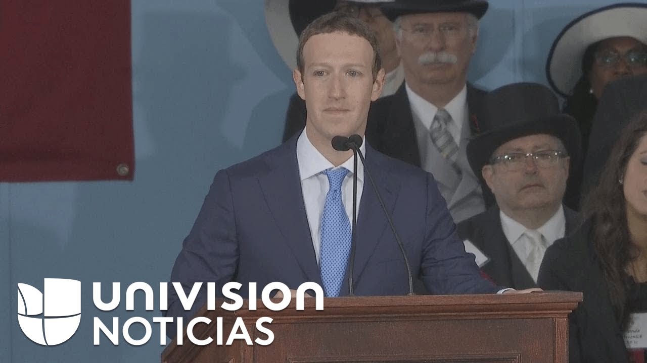 Zuckerberg se emociona al hablar de un estudiante indocumentado durante un discurso en Harvard