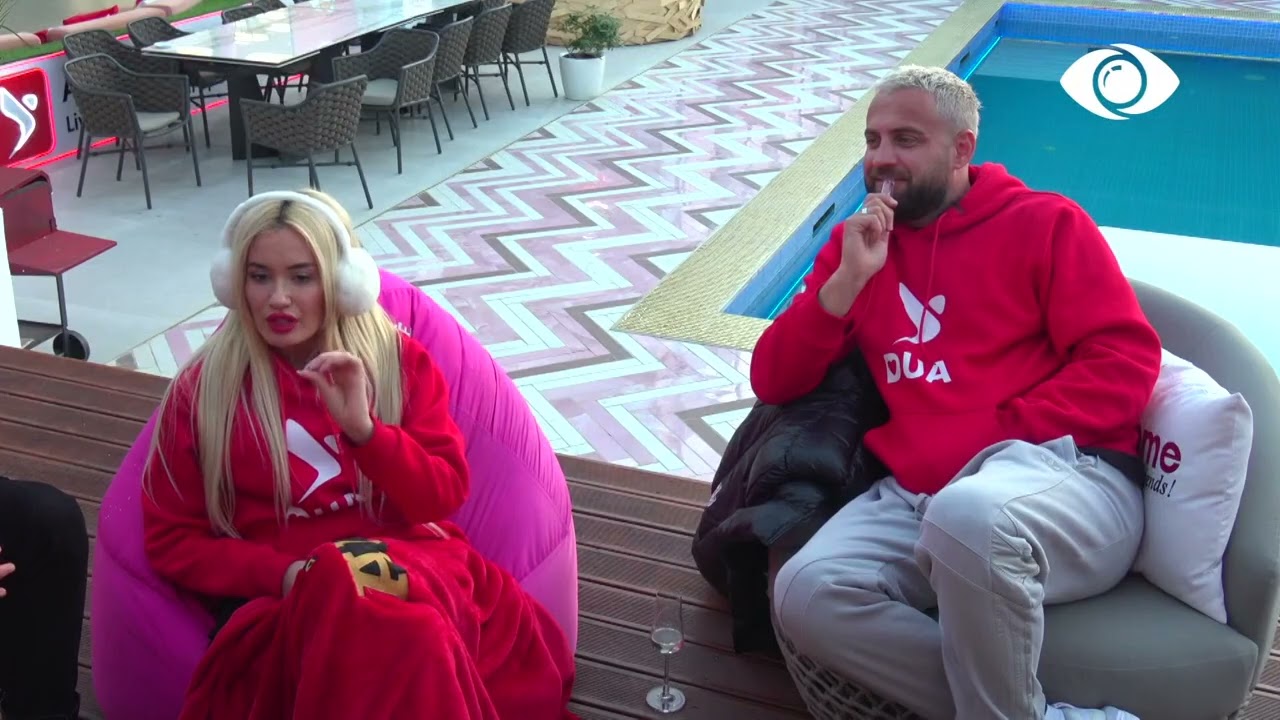 Aroma e këmbëve/ Deamishel diskuton me banorët