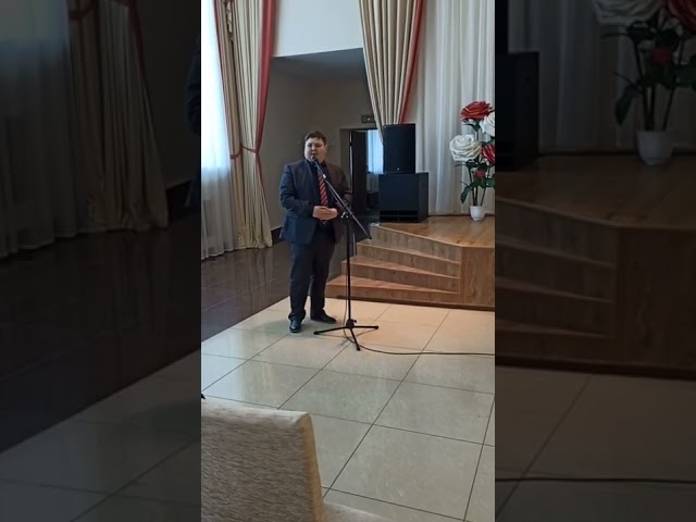 Район җитәкчесенең иҗтимагый сораулар буенча урынбасары Айдар Сафаргалин 10 яшендә язган "Матур өчле" шигырен укый