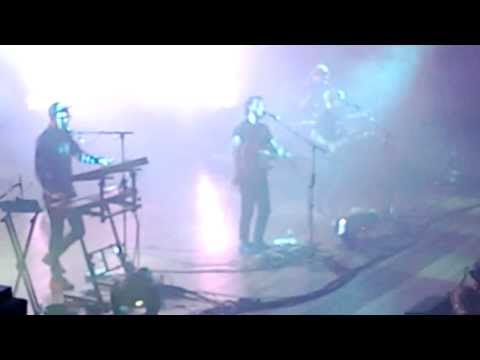 Alt-J Live in Nashville - Dissolve Me