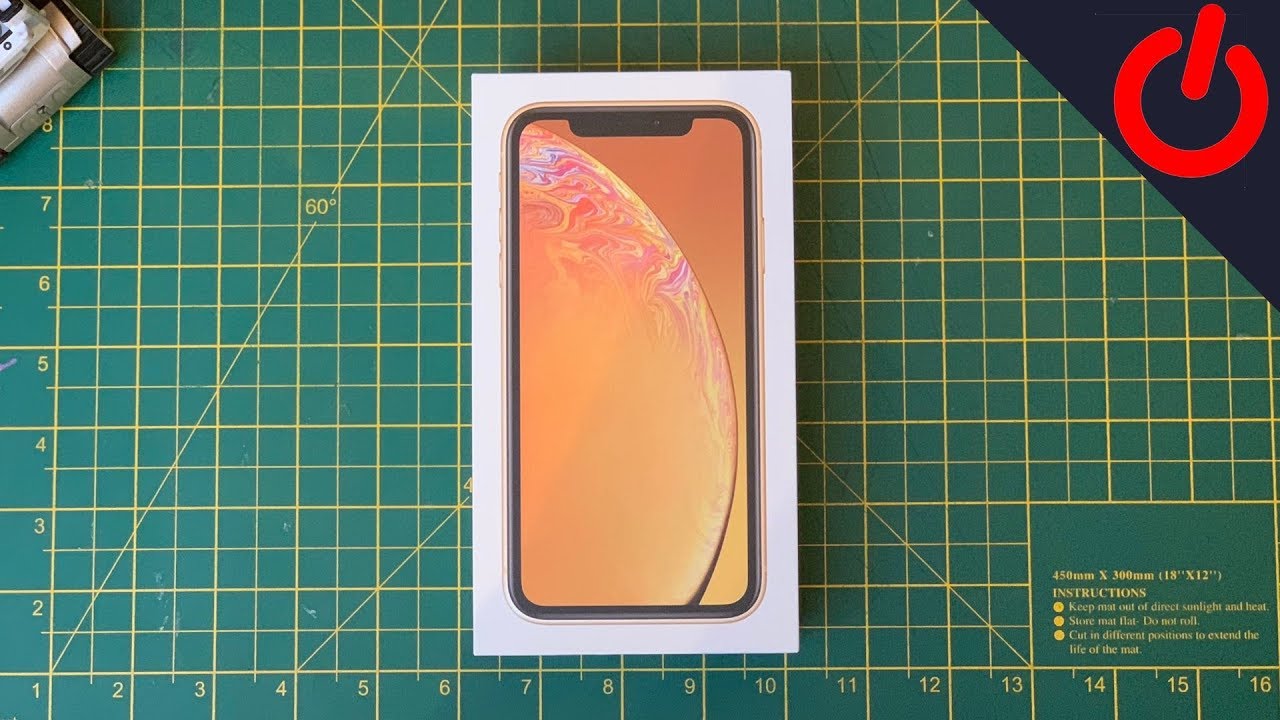Apple iPhone XR unboxing