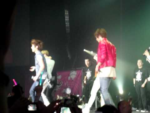 110610 SMTOWN Paris - SHINee - Replay
