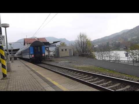 Průjezd vlaku R 610 Karlex zastávkou Dolní Zálezly