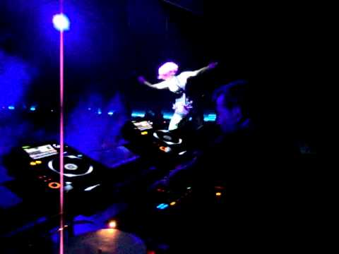 MALIK SABOTAGE & DATT STYLE DANCERS - NASTY TRASH ALTE BÖRSE MAI'11.MPG