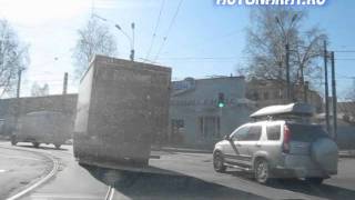 Правильное использование полосы с трамвайными путями