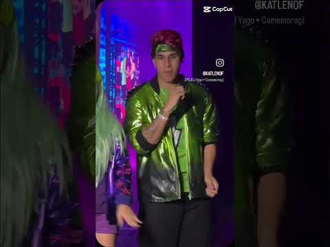 vídeo da música igual da Emily Vick