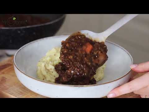 Lentil Bourguignon with Butter Bean Mash by Jess Beautician
