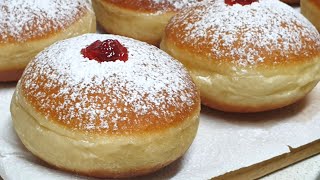 סופגניות עננים משגעות Donuts כמו בקונדיטוריה קישור לסרטון  בתגובות Shorts# (ליהי קרויץ - מטבח בקלי קלות) - התמונה מוצגת ישירות מתוך אתר האינטרנט יוטיוב. זכויות היוצרים בתמונה שייכות ליוצרה. קישור קרדיט למקור התוכן נמצא בתוך דף הסרטון