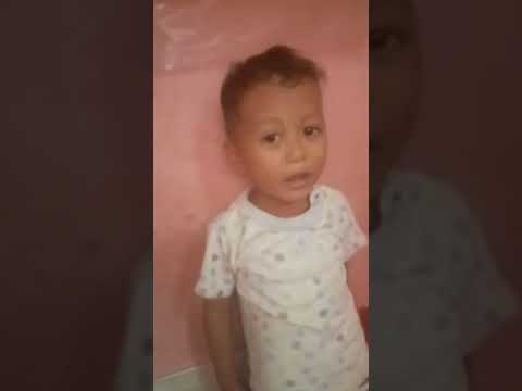 Anak lucu membaca pancasila