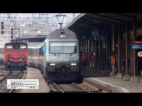 2005 [SDw] Chiasso station p 1 of 4, Swiss - Italian border, on the platform, FS & SBB - UNIQUE