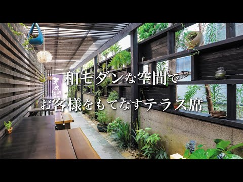 terrasse-moderne pierre naturelle grise foyer extérieur gaz porte salon