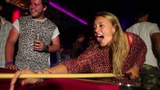 Real Aussie - Stay at Wake Up! Hostel and party in Side Bar!