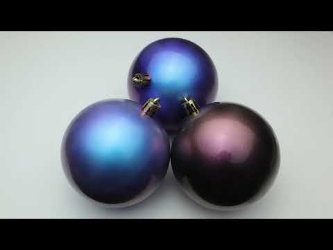 DIY Painting of Christmas tree ornaments with Green Stuff World Chameleon Paint