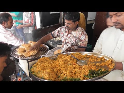 Mumbai Crazy Breakfast in Early Morning | 7 Puri @ 30 rs Only | Indian Street Food Maharashtra Video