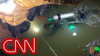 Divers close in on possible location of missing soccer team