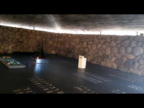 Yeshivas Kayitz Yerushalayim (YKY) singing Ani Maamin at Yad Vashem 5779