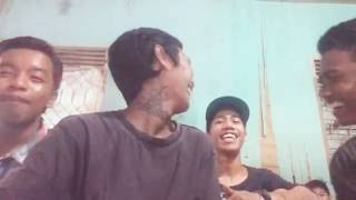 Dhyo haw- sekeras batu parodi alalak