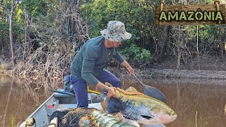 PESCAMOS o maior TAMBAQUI do LAGO. Pesca Ribeirinha em um rio selvagem