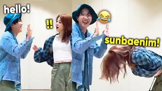 Download lagu J-HOPE laughing at YUNJIN suddenly bowing to him (mentions her on his ig stories) cute interactions mp3