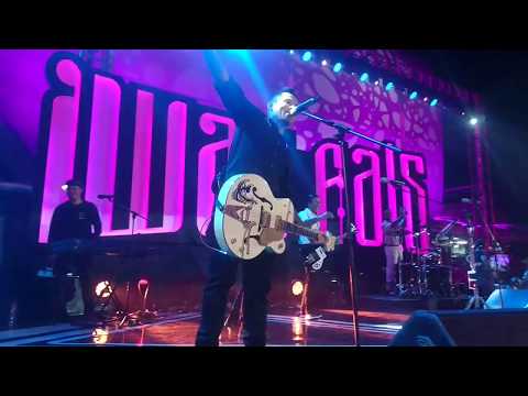 #IWANFALS #SUPERMANISDAD LIVE CONCERT IWANFALS FT. SUPERMAN IS DEAD