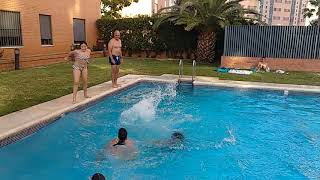 Saltando todos al agua
