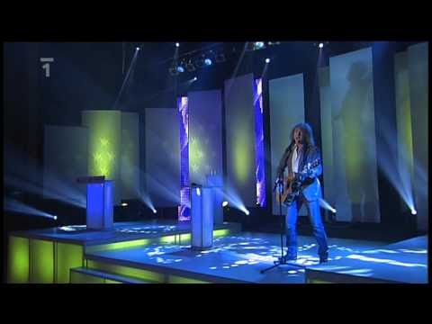 Peter Nagy  S nohami na stole