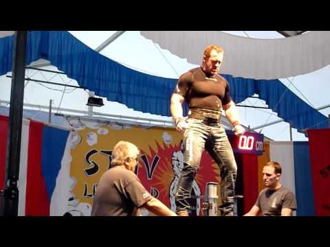 Sepp Maurer hebt 254 kg 1 Meter