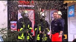 preview picture of video 'DOKU 24 Stunden Einsatz mit der Feuerwehr   2013 german deutsch'