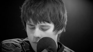 Jake Bugg –  Put Out The Fire (LIVE)