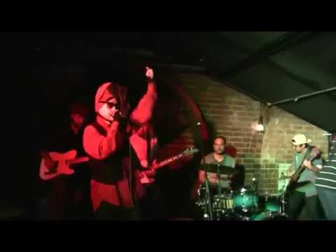 Ltl Gzeus/The Strides - Fresh Lady (Live from Moonshine Bar)