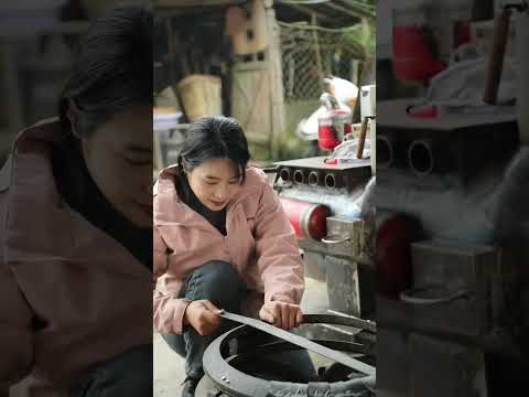 Abandoned tires are transformed into a set of four tables and chairs by a talented girl#machine