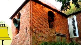 preview picture of video 'Dornum Ostfriesland: Kerkklokken Lutherse kerk (Glocke 1, 3)'
