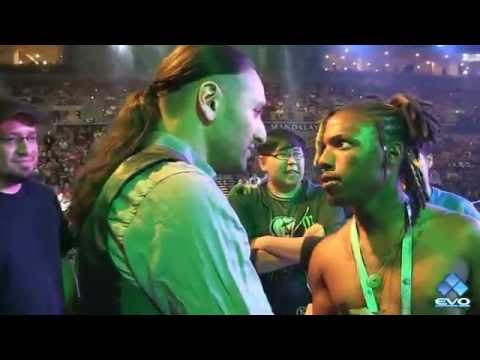 Random sneaks on stage, wants to play the EVO champion (EVO 2016)
