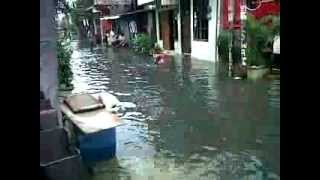 preview picture of video 'Banjir Jakarta 2014 Serdang Kemayoran Jak Pus'