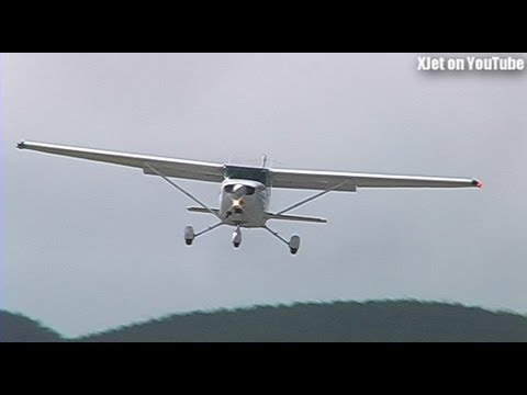 light-aircraft-in-wild-crosswind-landings-at-tokoroa-airfield