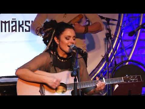 Īļu ģimene - Divi sirmi kumeliņi (BILDES 2018)