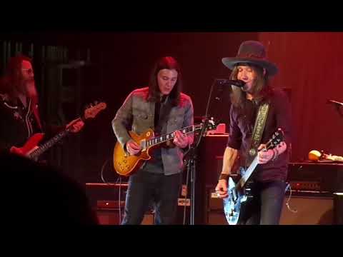 Drew Smithers of Bishop Gunn sitting in with Blackberry Smoke. 4/27/18