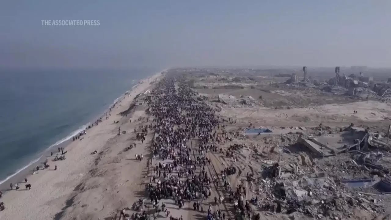 Sute de mii de palestinieni revin în ruinele Fâşiei Gaza (VIDEO) • RFI România