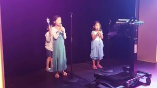 Ella &amp; Amélie  singing &quot;Let it go&quot; on the Disney Fantasy