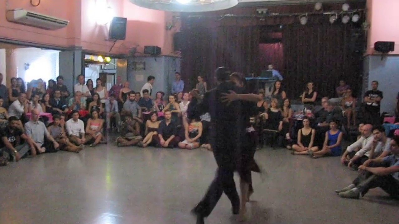 MAXIMILIANO CRISTIANI y KARINA COLMEIRO en Viva La Pepa Milonga (2/4)