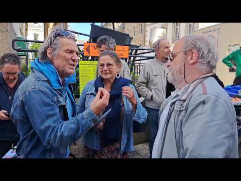 Yvan le Bolloc'h face à un militant macroniste à Lannion