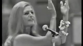 🎵Dalida -Un po&#39; d&#39;amore, Darla dirladada (  Live Palasport di Torino   Ottobre 1970 )