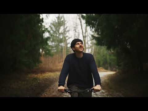 Jordan Hart - Holding On (Official Video)