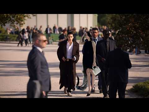Hyunjin DiorAW26 ! Hyunjin Stray Kids and Jisoo dance at the Dior Paris Fashion Week Fashion Show.