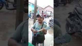 Download lagu Pengamen asal Tegal kreatif banget bikin lirik lagunya mp3